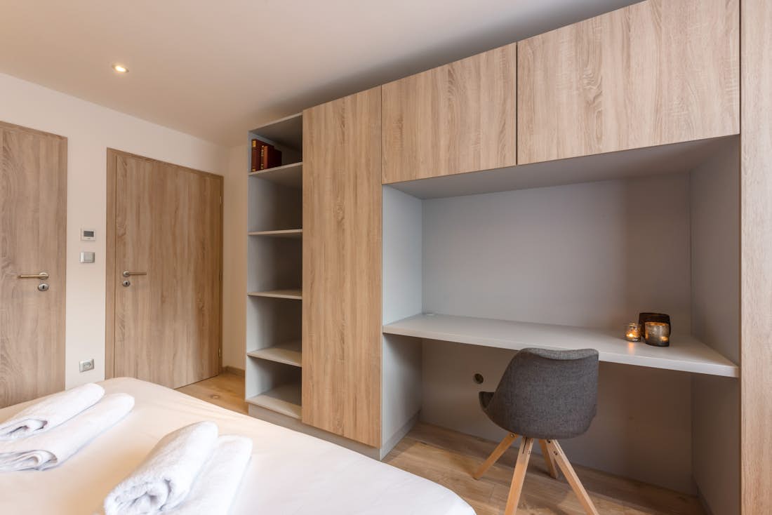 Cosy double bedroom ample cupboard space landscape views ski apartment Meranti Morzine