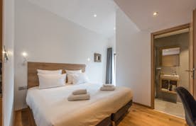 Morzine accommodation - Apartment Agba - Luxury double ensuite bedroom ski apartment Agba Morzine