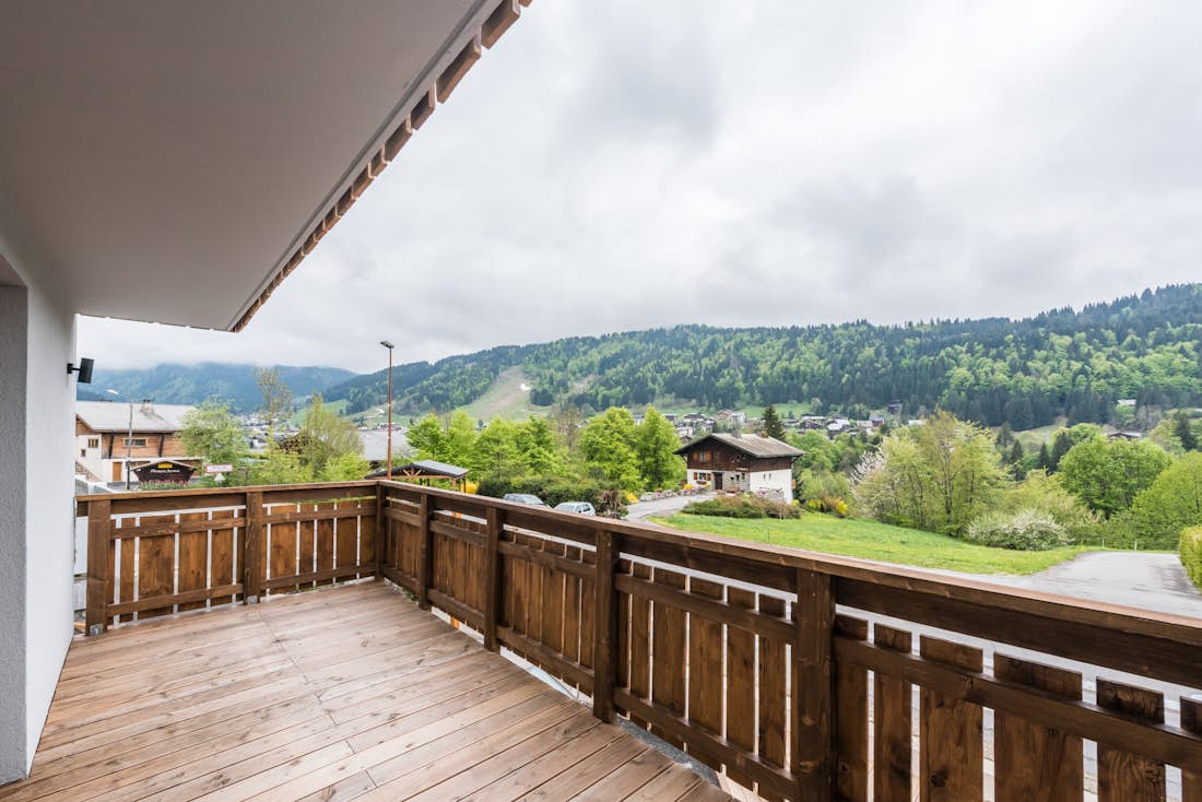 Wooden terrasse mountain views Alps ski apartment Ayan Morzine