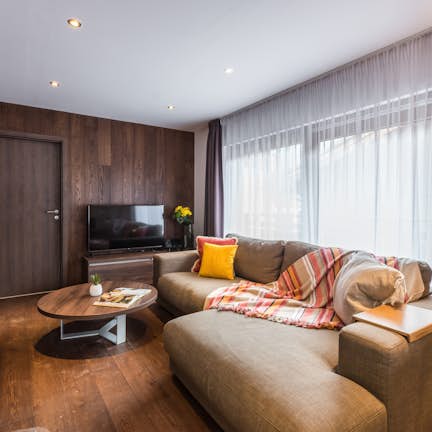 Apartment for 6 guests in Morzine | Emerald Stay