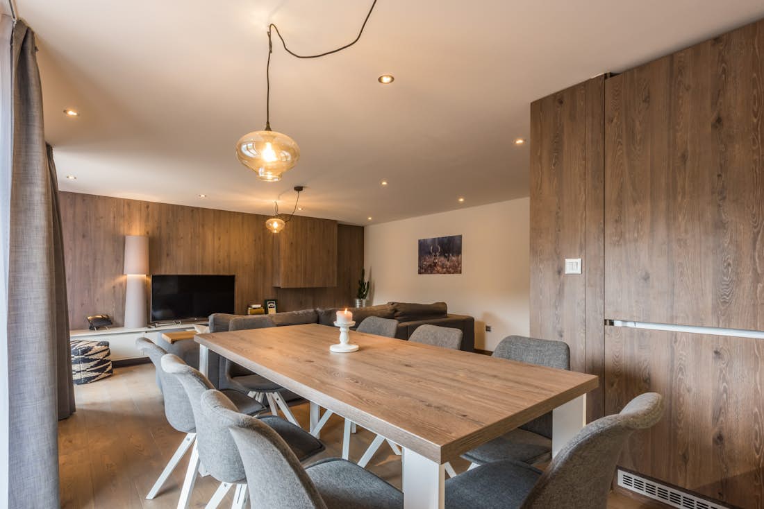 Morzine location - Appartement Sugi - Une salle à manger chaleureuse dans l'appartement de luxe familial Sugi à Morzine