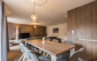Morzine accommodation - Apartment Sugi - Design cosy dining room  luxury ski apartment Sugi Morzine