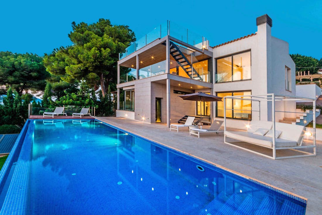 Mallorca alojamiento - Villa Panoramica - opulent private swimming pool with ocean view sea view villa Panoramica in Mallorca