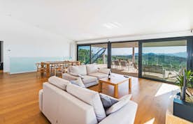 Mallorca alojamiento - Villa Panoramica - Spacious living room mediterranean view villa Panoramica Mallorca