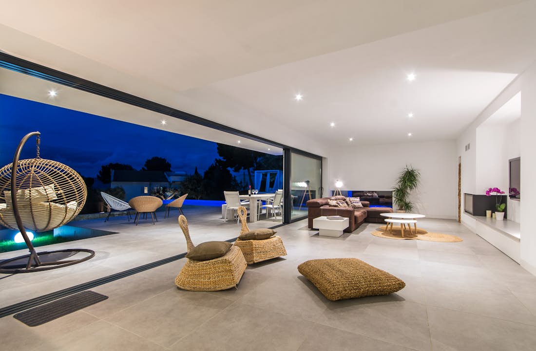 Spacieux salon élégant front de mer villa de luxe piscine privée O2 Majorque