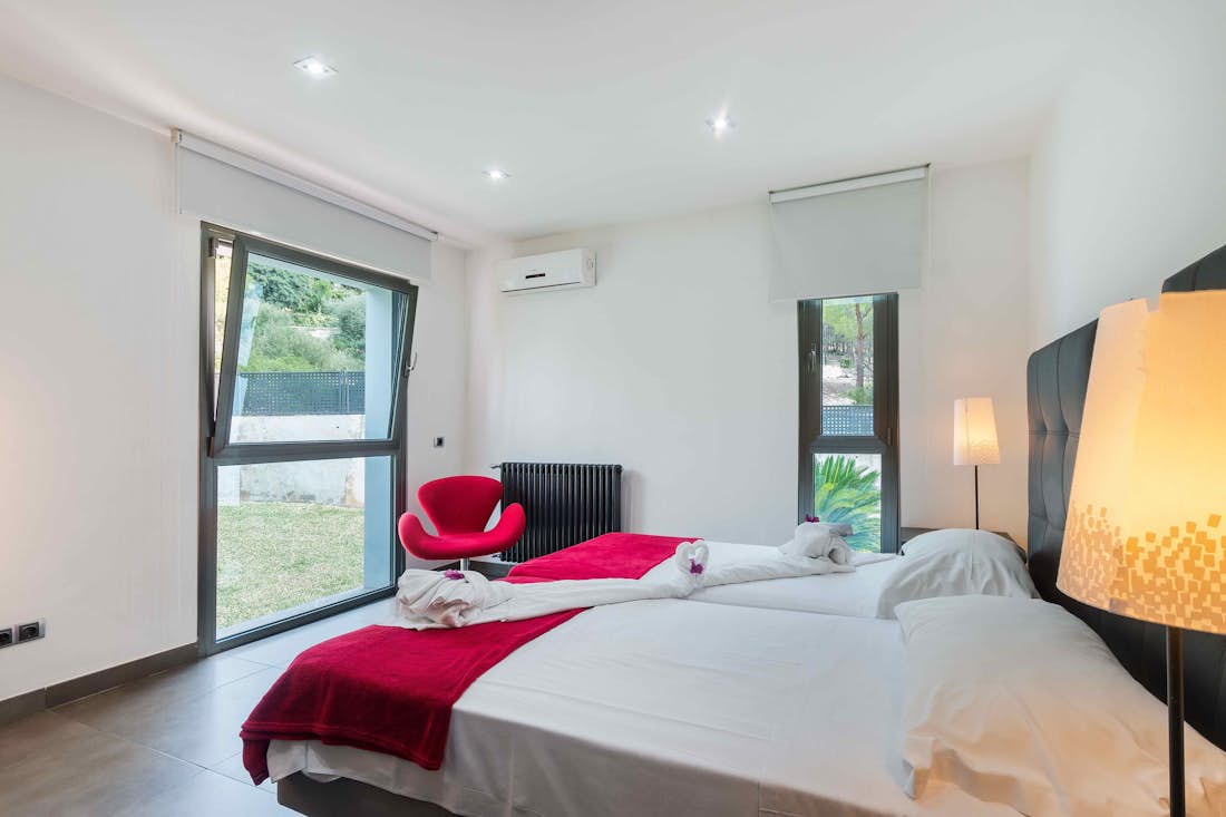 Mallorca alojamiento - Villa Rockstar  - Luxury double ensuite bedroom with sea view at Private pool villa Rockstar in Mallorca