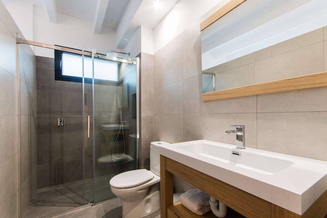 Modern bathroom walk-in shower villa O2 Mallorca