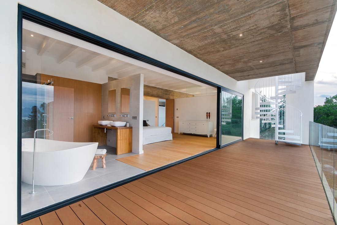 Chambre double moderne salle de bain villa de luxe vues sur la montagne O2 Majorque