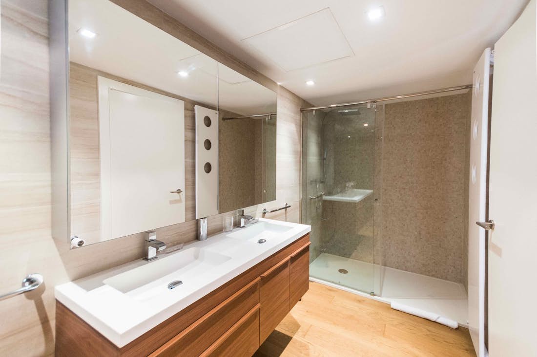 Modern bathroom amenities mediterranean view villa Panoramica Mallorca