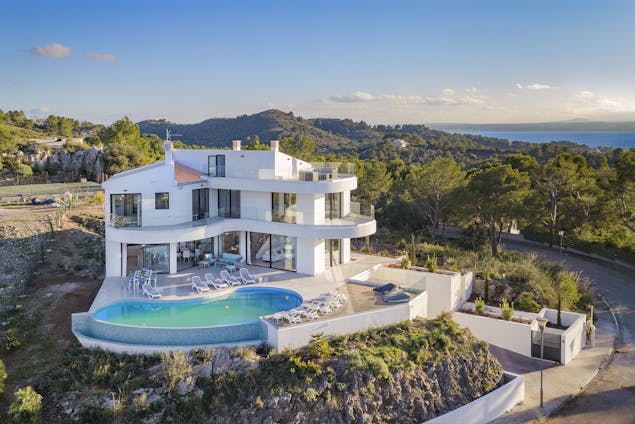 Villa de lujo con gran piscina e impresionantes vistas en Alcudia