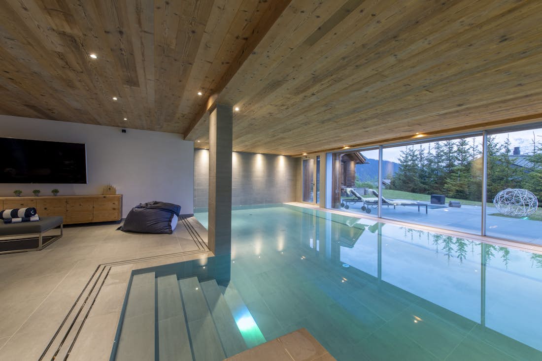 Verbier alojamiento - Chalet Teredo - Stunning indoor pool wih a tv and mountain views in Chalet Teledo in Verbier 