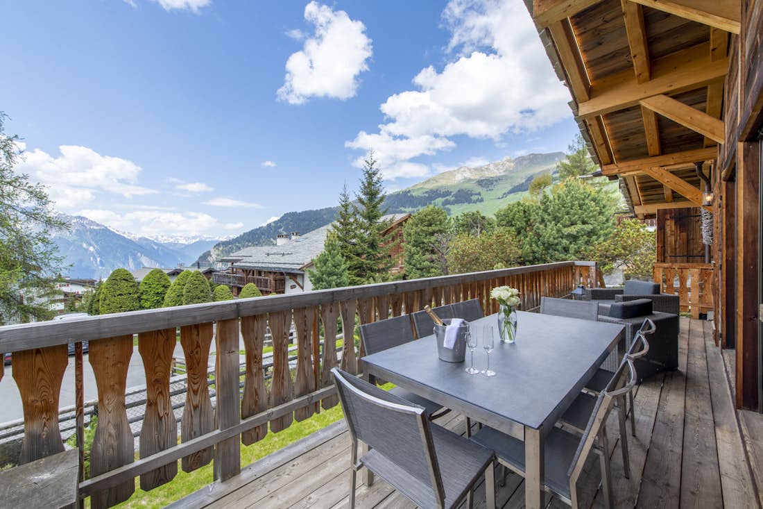 Verbier location - Chalet Daphne - Terrace with mountain views in Chalet Daphne in Verbier 