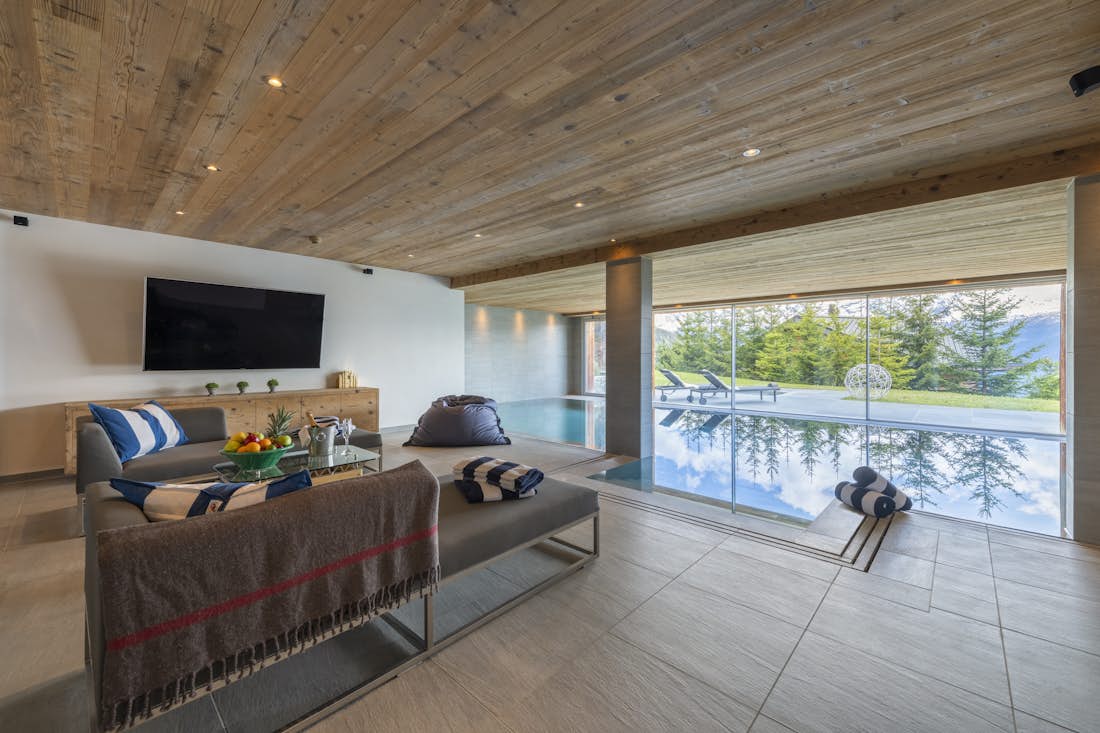 Verbier accommodation - Chalet Teredo - Stunning indoor pool wih a tv and mountain views in Chalet Teledo in Verbier 