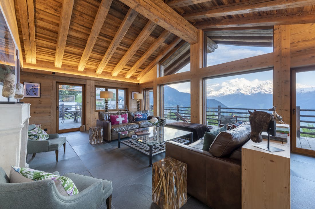 Verbier accommodation - Chalet Teredo - Living room with breathtaking views in Chalet Teredo in Verbier 
