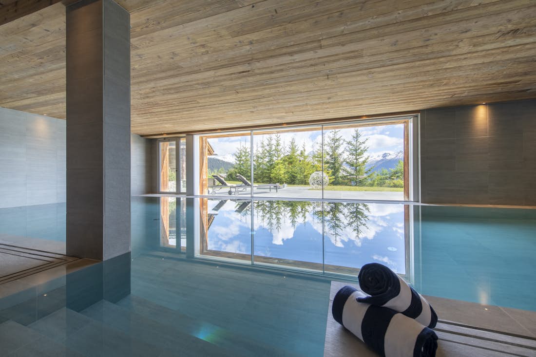 Verbier accommodation - Chalet Teredo - Stunning indoor pool wih a tv and mountain views in Chalet Teledo in Verbier 