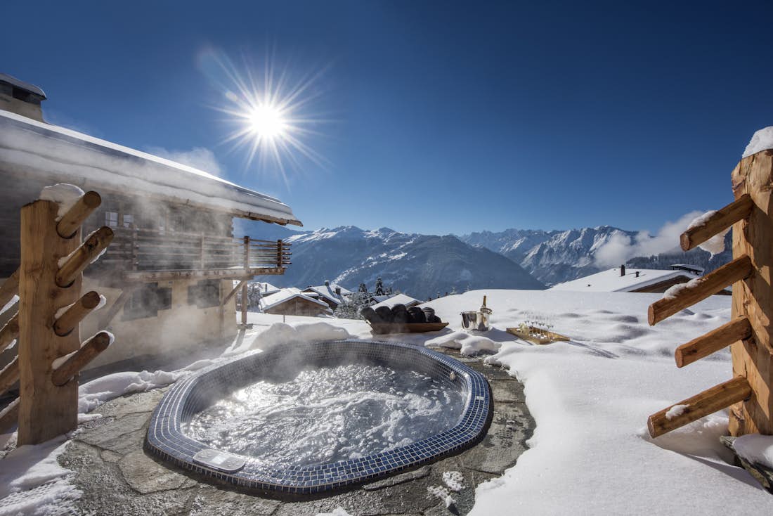Verbier location - Chalet Chouqui - Outdoor jacuzzi with beautiful views in Verbier 