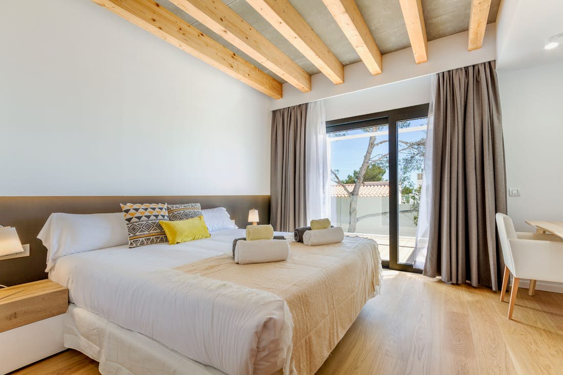 Mallorca accommodation - Villa Sky - Luxury double ensuite bedroom with sea view at family villa Sky in Mallorca
