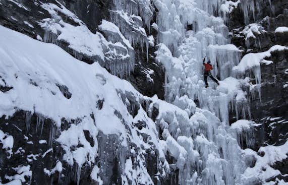 Ice climbing activity in Peisey-Vallandry 