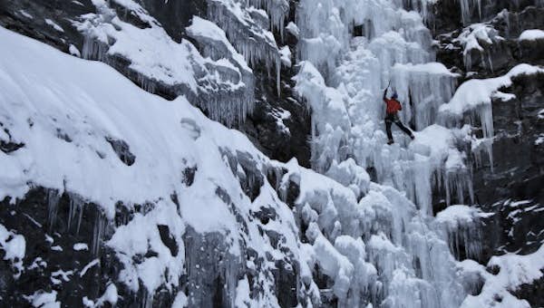 Ice climbing activity in Peisey-Vallandry 