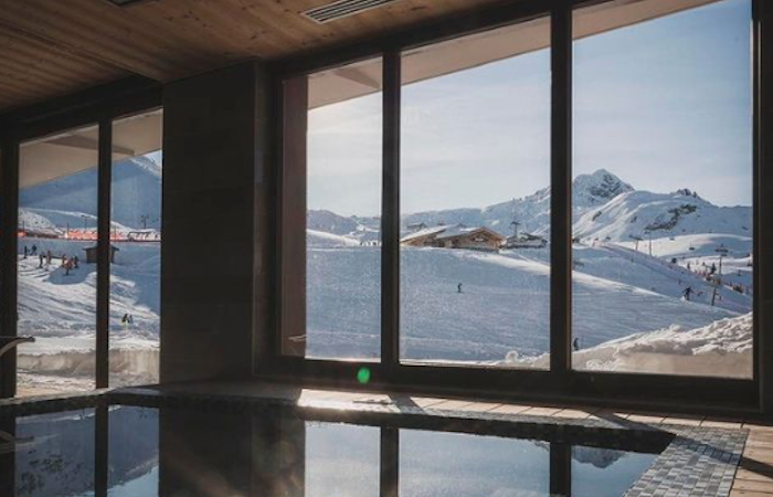 A luxury swimming pool in Black Diamond Spa in Les Arcs