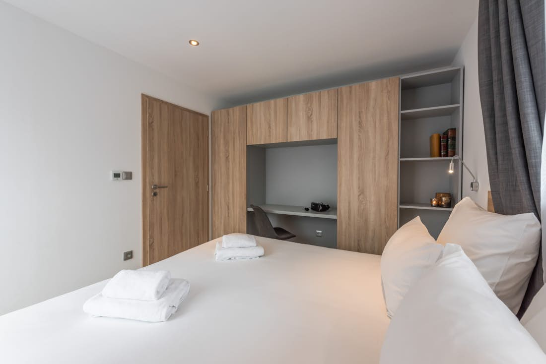 Luxirious double bedroom ample cupboard space landscape views ski apartment Meranti Morzine