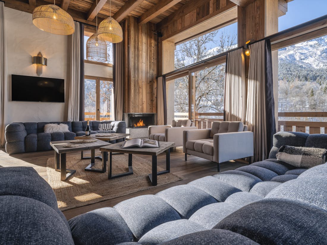 Meribel accommodation - Chalet des amis - Spacious luxury living room at chalet des Amis in Meribel 