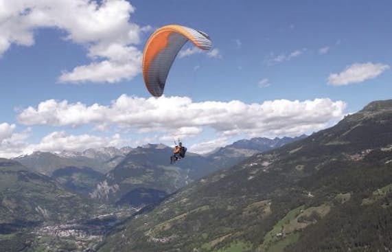 Paragliding activity in La Plagne 