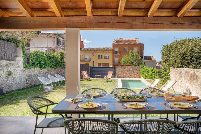 Terrasse moderne et confortable villa Casa Alegria de luxe avec vues sur la montagne  Costa Brava