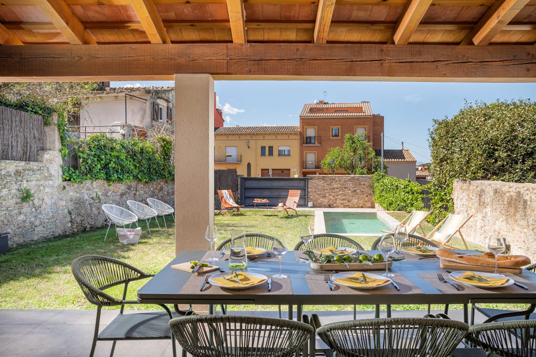 Costa Brava alojamiento - Casa Alegria  - Amplia terraza en casa Alegria con vistas al mediterráneo en la Costa Brava