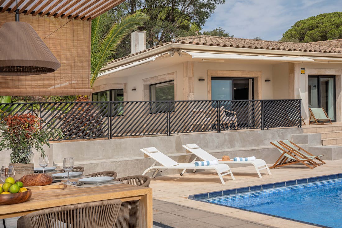 Costa Brava alojamiento - Villa Le Grá - Spacious charming terrace in Villa Le Gra in Costa Brava