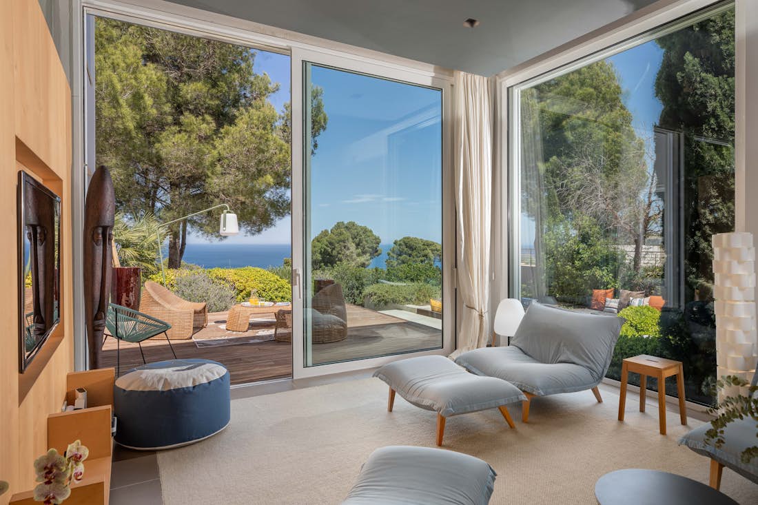 Costa Brava alojamiento - Villa Verde - Spacious living room in sea view Villa Verde in Costa Brava