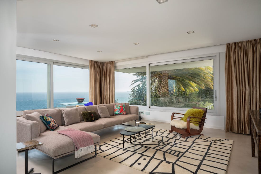 Costa Brava accommodation - Casa Nami - Spacious seaside living room in mediterranean view villa Casa Nami in Costa Brava
