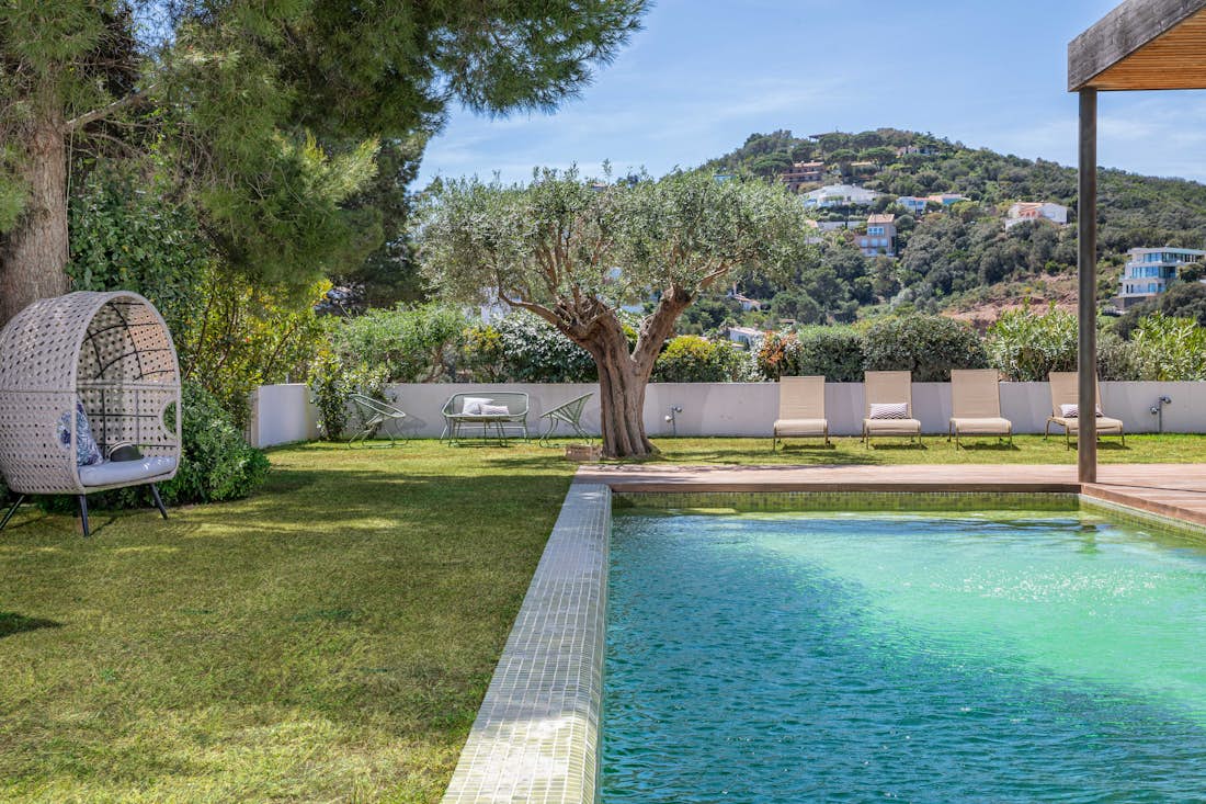 Costa Brava accommodation - Villa Verde - opulent private swimming pool with sea view Villa Verde in Costa Brava