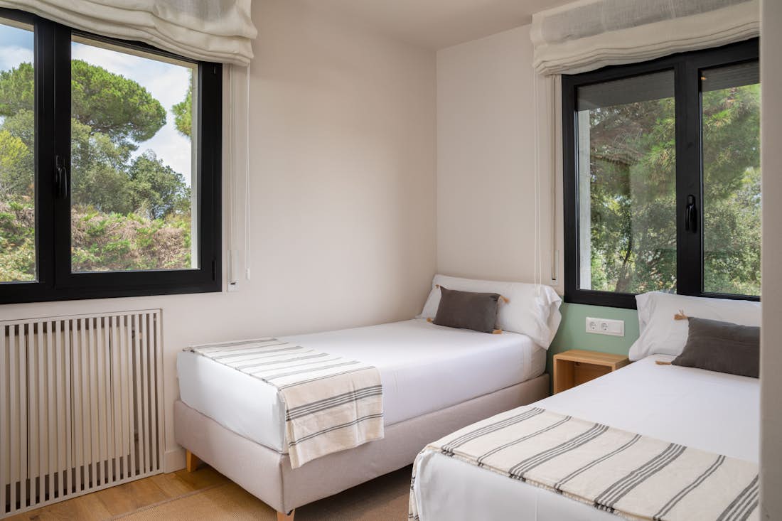 Costa Brava accommodation - Villa Le Grá - Luxury double ensuite bedroom sea view Mountain views villa Le Gra Costa Brava