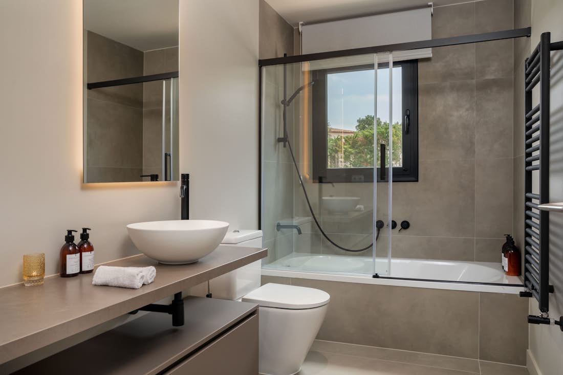 Costa Brava alojamiento - Villa Le Grá - Luxury and modern bathroom in Villa Le Gra in Costa Brava