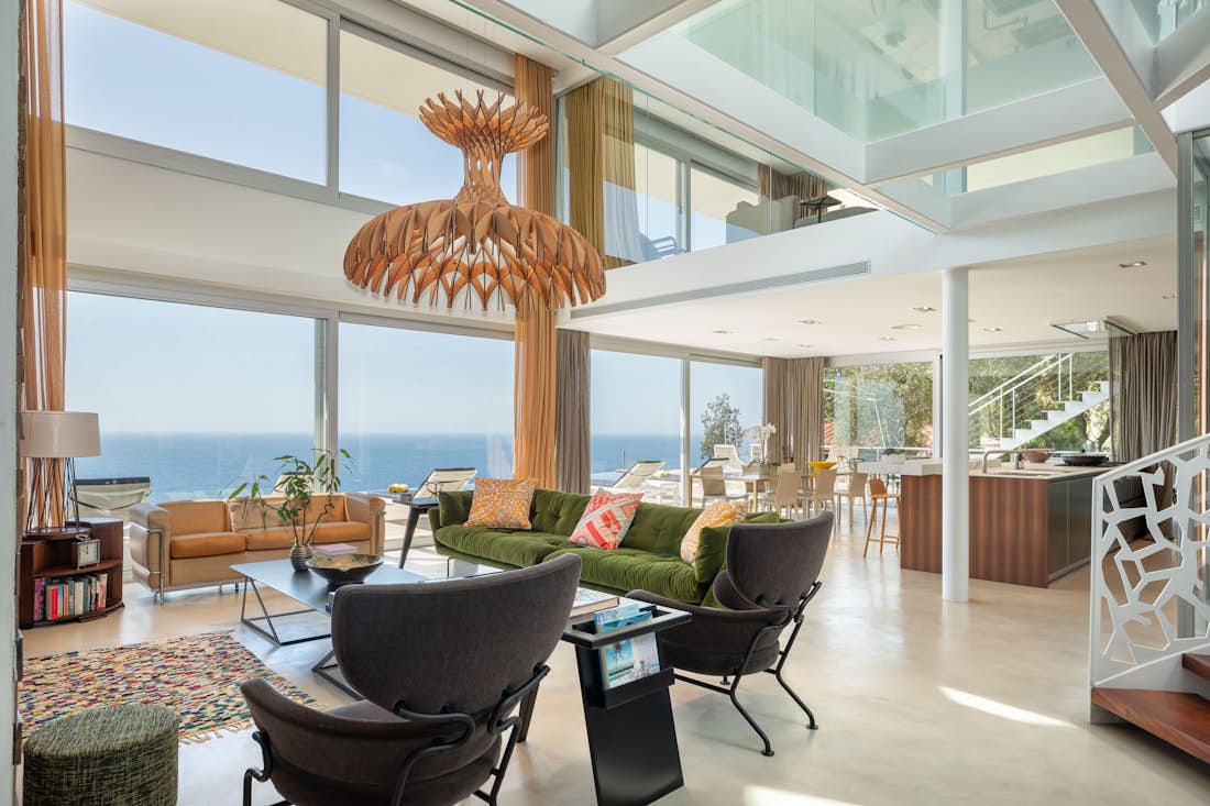 Costa Brava alojamiento - Casa Nami - Spacious seaside living room in mediterranean view villa Casa Nami in Costa Brava