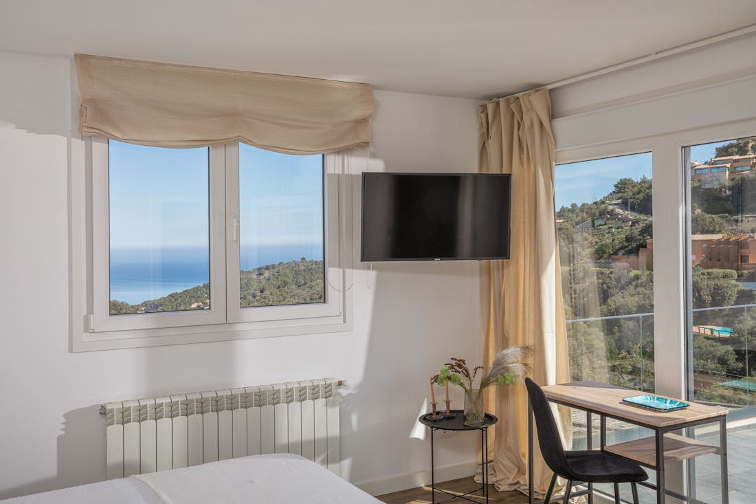 Costa Brava accommodation - Casa Ciudamar - Luxury double ensuite bedroom with sea view at sea view Casa Ciudamar  in Costa Brava