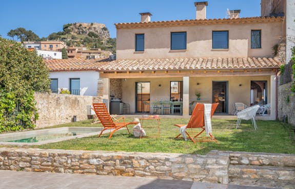 House for 8 people on the Costa Brava | Emerald Stay