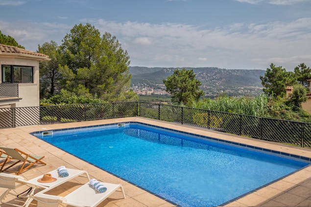 Marvelous design villa Le Grá for rent in Costa Brava 0 Marvelous design villa Le Grá for rent in Costa Brava