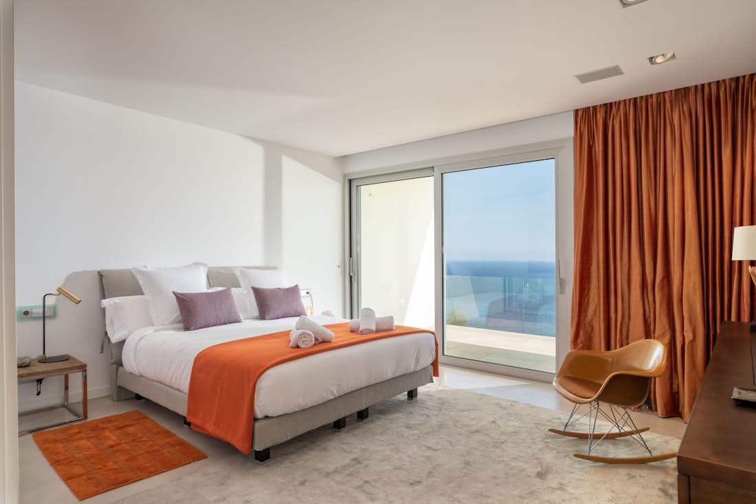 Costa Brava location - Casa Nami - Luxury double ensuite bedroom with sea view at mediterranean view villa Casa Nami in Costa Brava