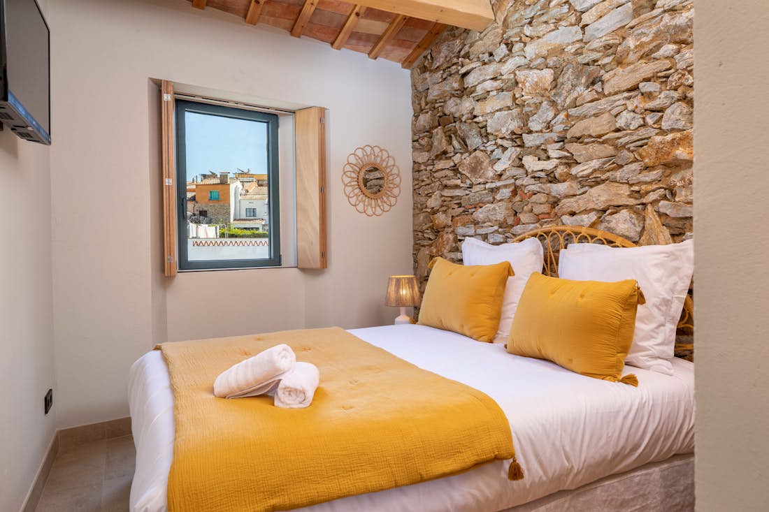Costa Brava accommodation - Casa Alegria  - Cosy double bedroom at Mountain views villa Casa Alegria in Costa Brava