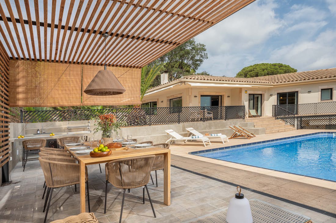 Costa Brava accommodation - Villa Le Grá - Spacious charming terrace in Villa Le Gra in Costa Brava
