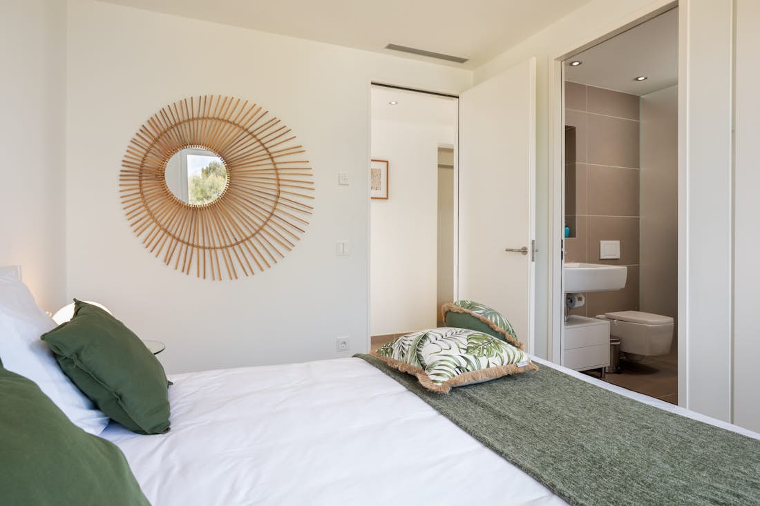 Costa Brava accommodation - Villa Verde - Luxury double ensuite bedroom with sea view at Villa Verde in Costa Brava