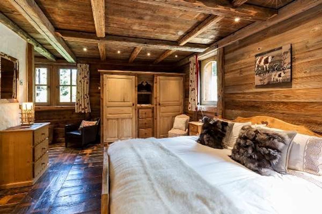 Accommodation - Megeve - Chalet Dabema - Bedrooms 1-3 - 1/4