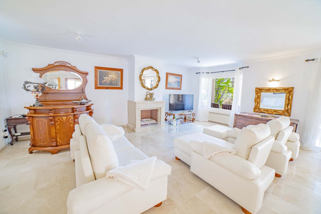 Majorque location - Villa Oliva Beach  - Living room with beach access villa Oliva Beach in Mallorca