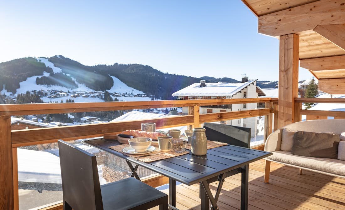 Large terrace mountain views ski apartment Tahoe Les Gets