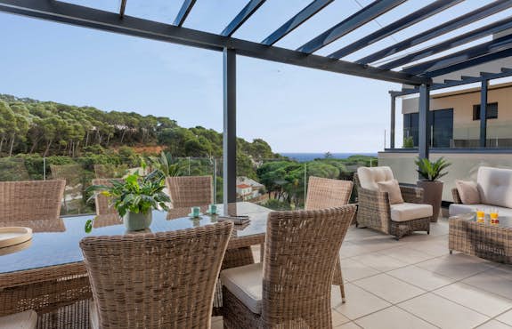 Apartment for 6 people on the Costa Brava | Emerald Stay
