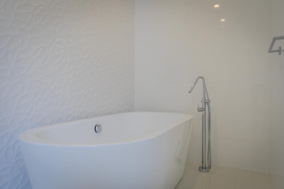 Modern bathroom amenities family Villa Dypsis Costa Brava