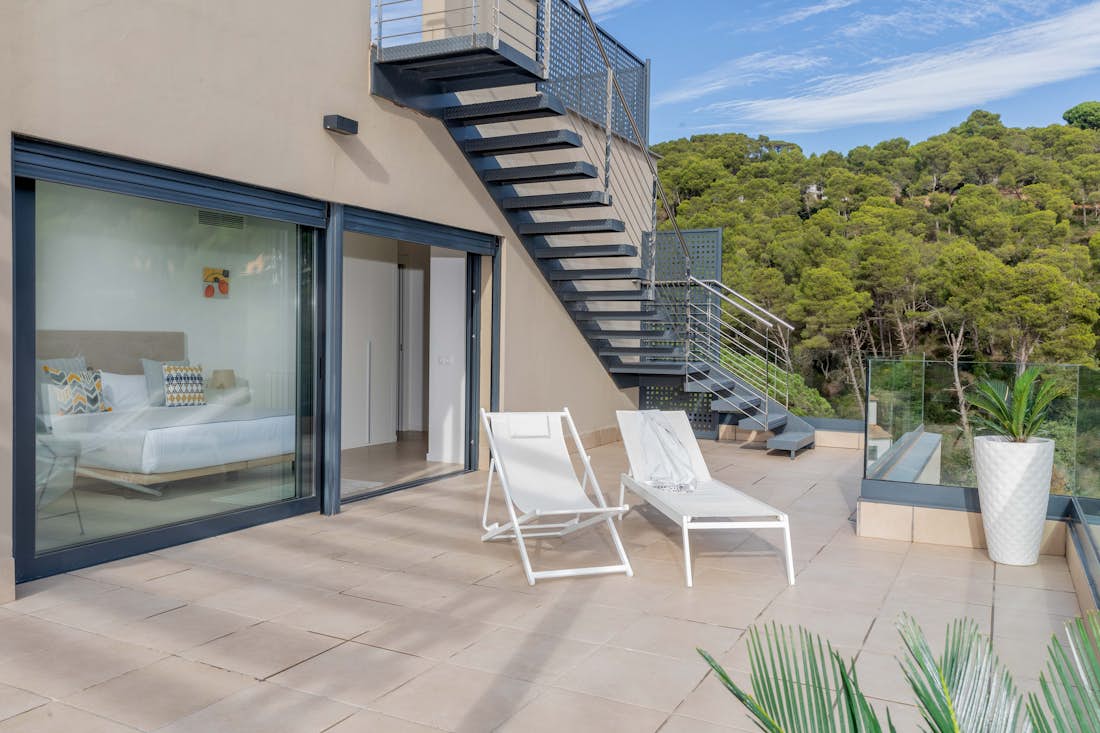 Grande terrasse vue sur la mer appartement Lilium de luxe avec piscine privée Costa Brava