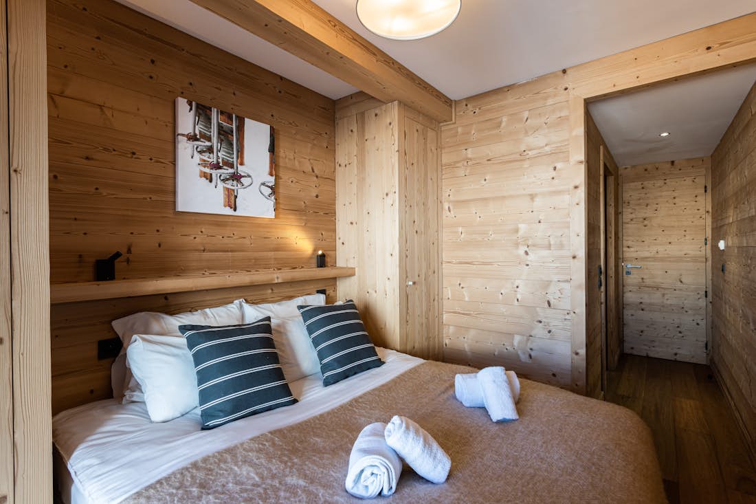 Accommodation - Alpe d'Huez - Apartment Wapa - Ensuite Bedroom 2 - 1/4